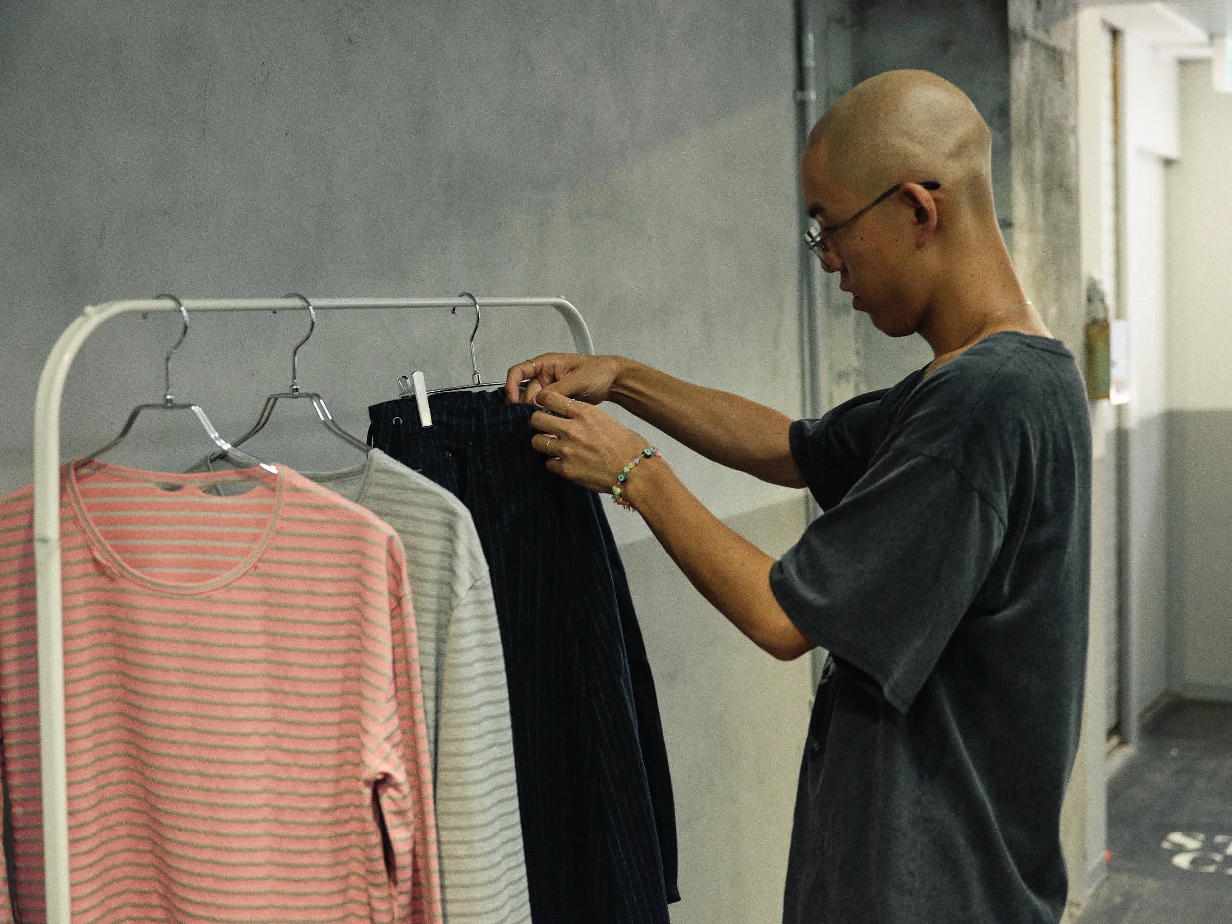 お笑いとファッションの融合点。往来する都築拓紀のスタイル。